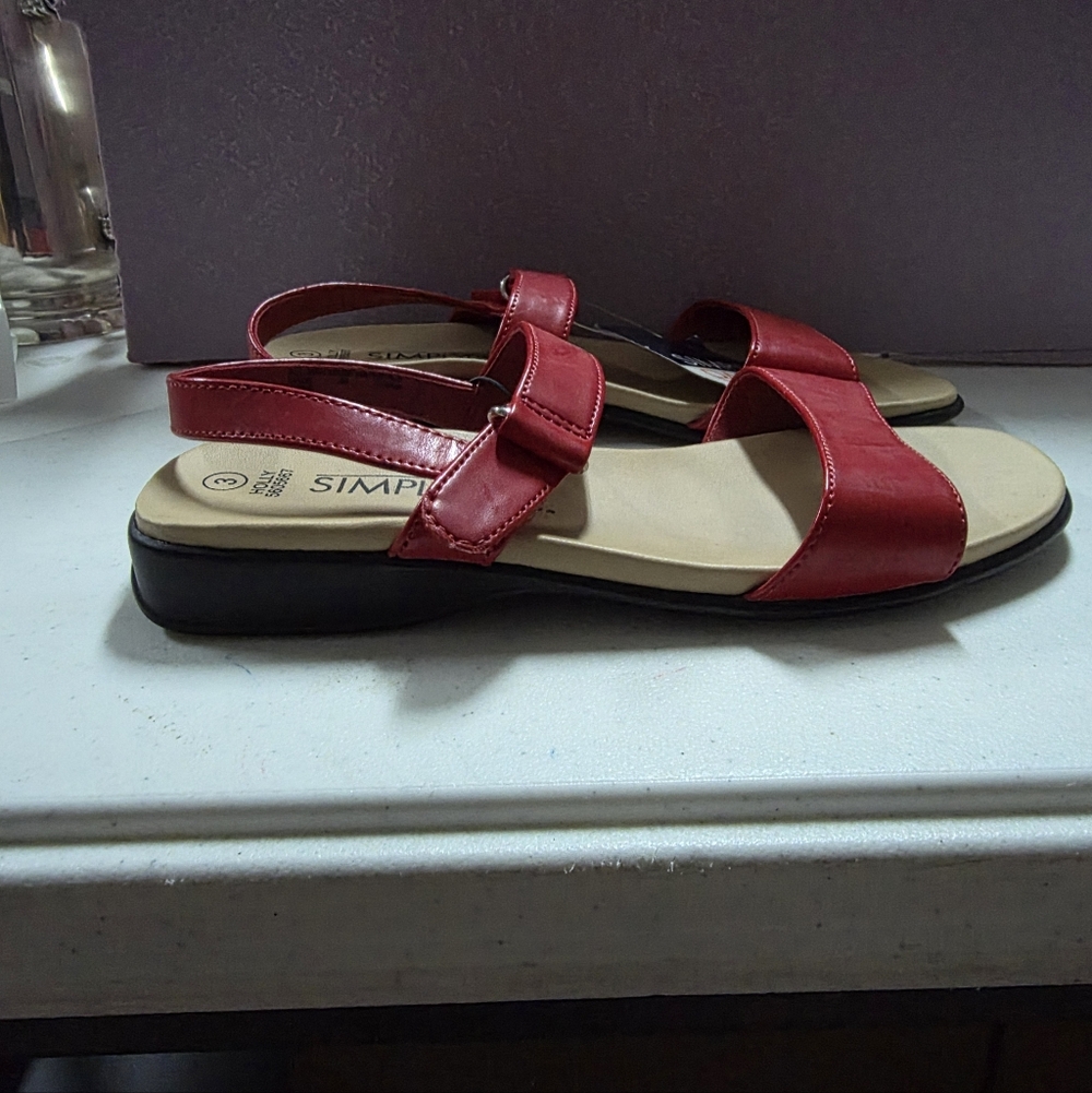 Simply Basic Holly Red Flat Sandals Women's Size 3 Adjustable Strap‎ - Picture 5 of 6